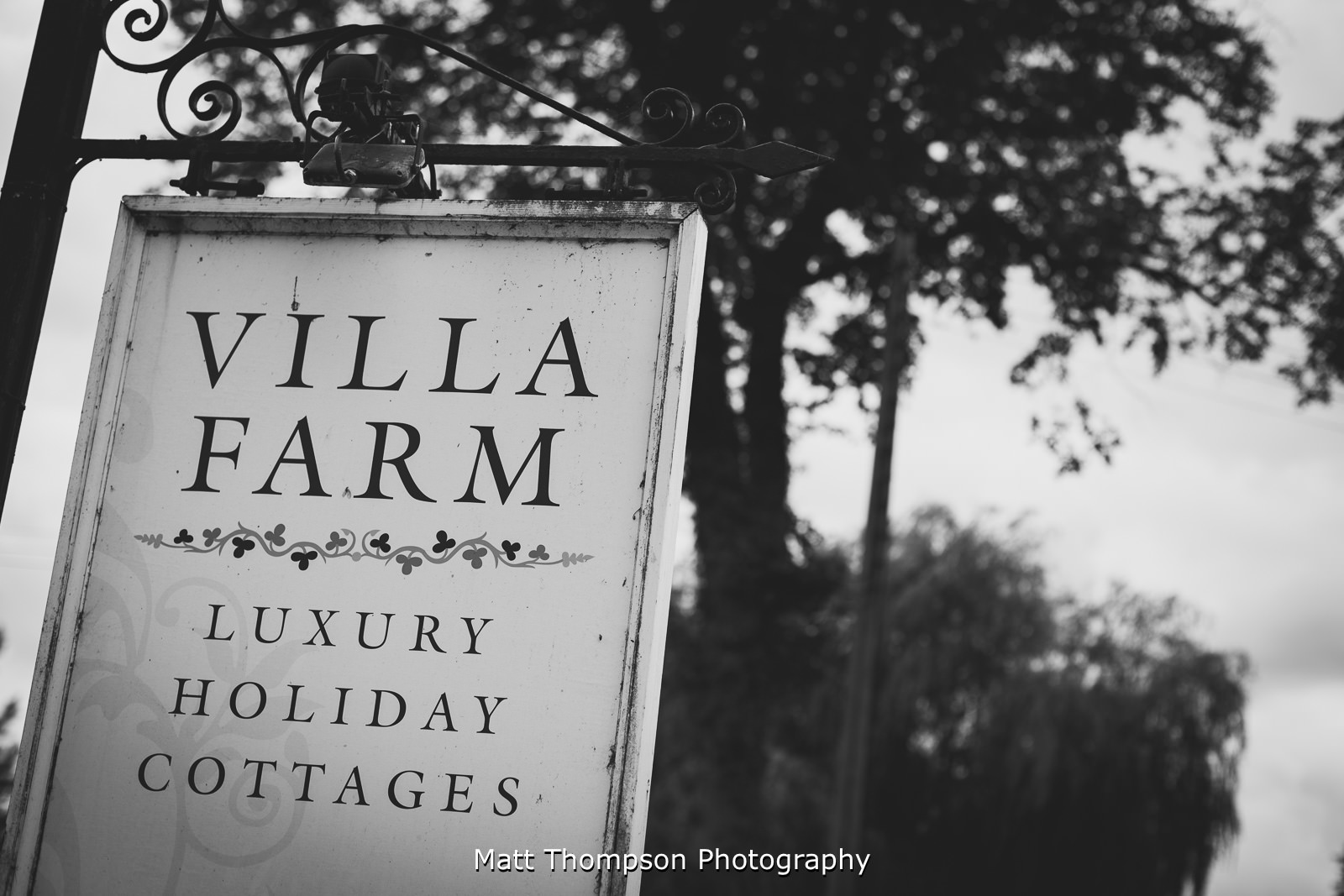 villa farm sign