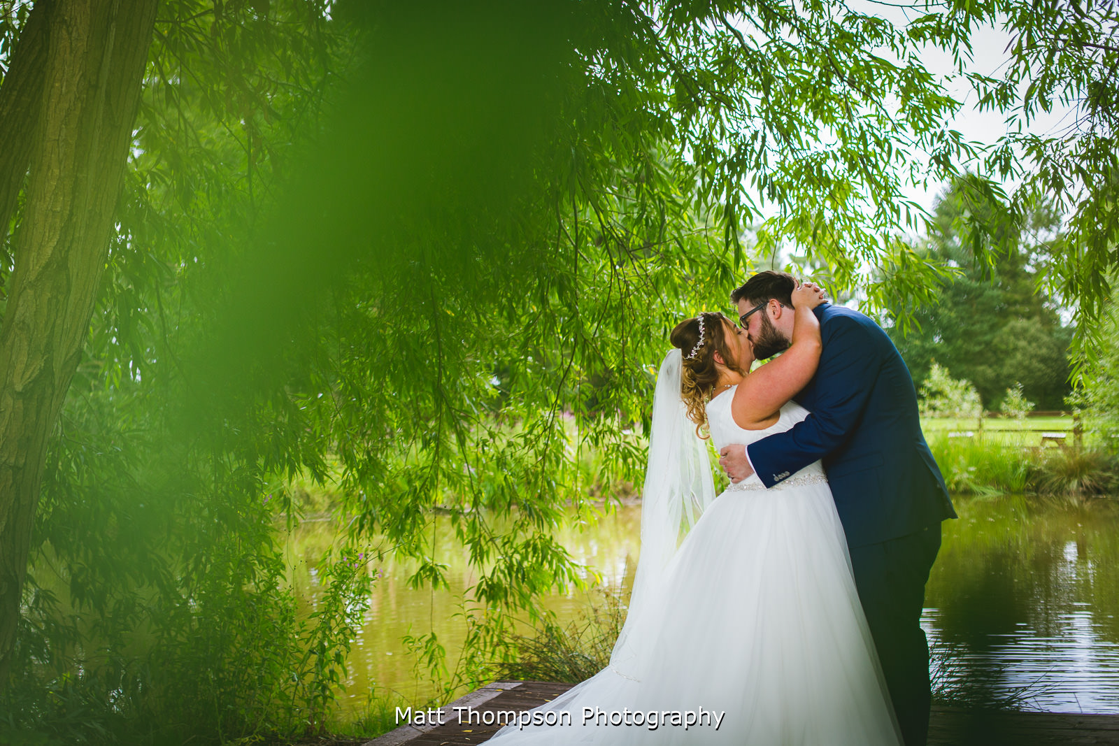 kissing on the pontoon at villa farm
