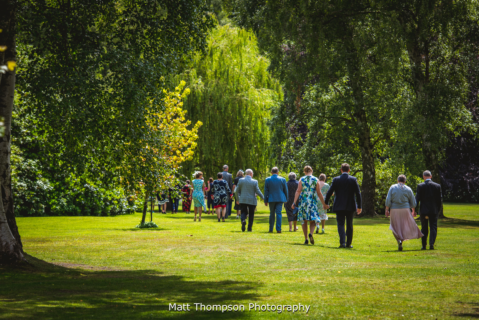 wedding guests arriving