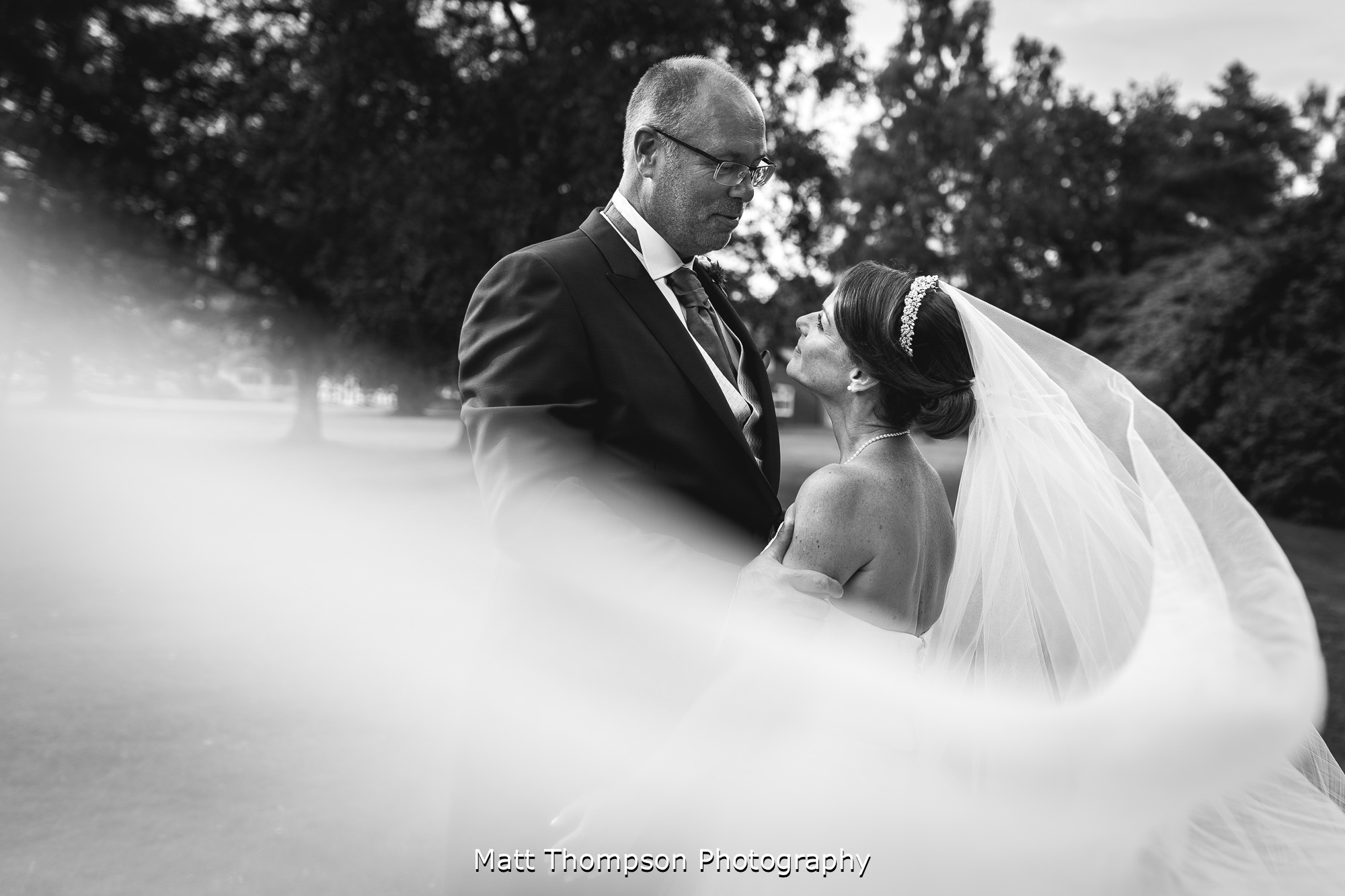 relaxed wedding photos